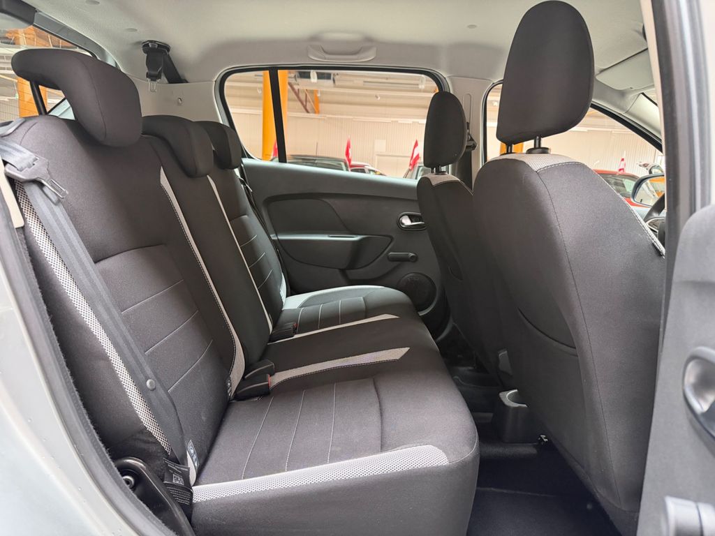 DACIA Sandero II Stepway Prestige|Automatik|Navi|17tkm DACIA Sandero II Stepway Prestige|Automatik|Navi|17tkm
