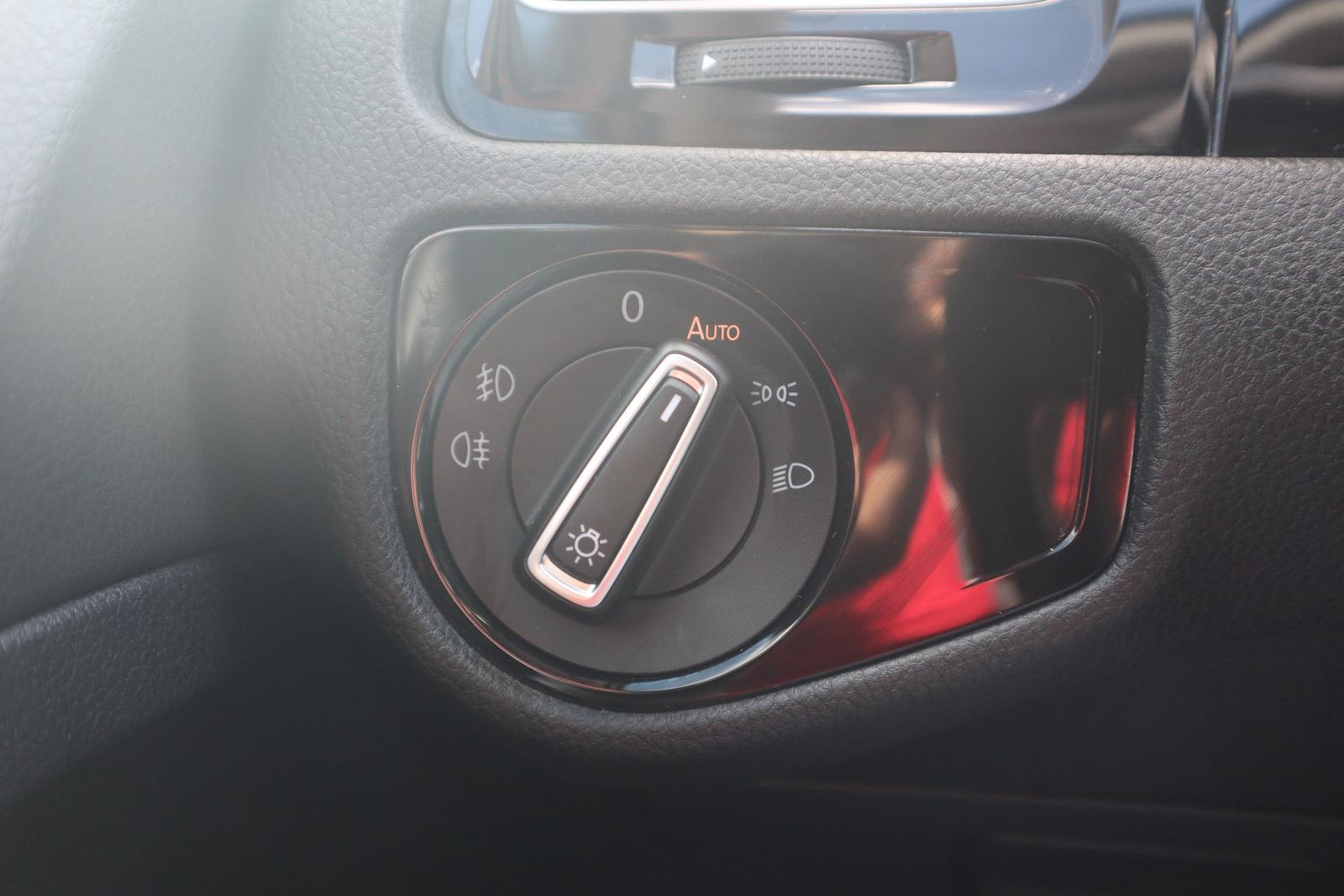 Volkswagen Golf VII Variant 1.5 TSI Highline ACC AHK LED