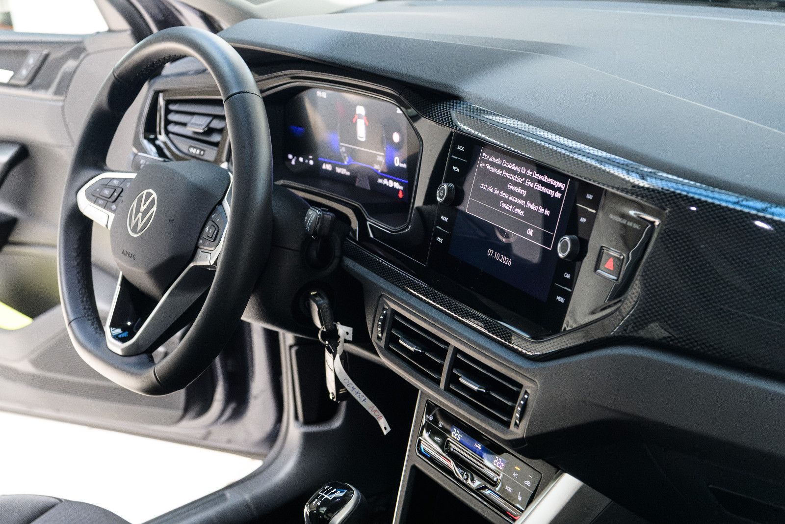 Fahrzeugabbildung Volkswagen Taigo Life+LED+SHZ+NAVI+PDC+*PANORAMA*+GJR