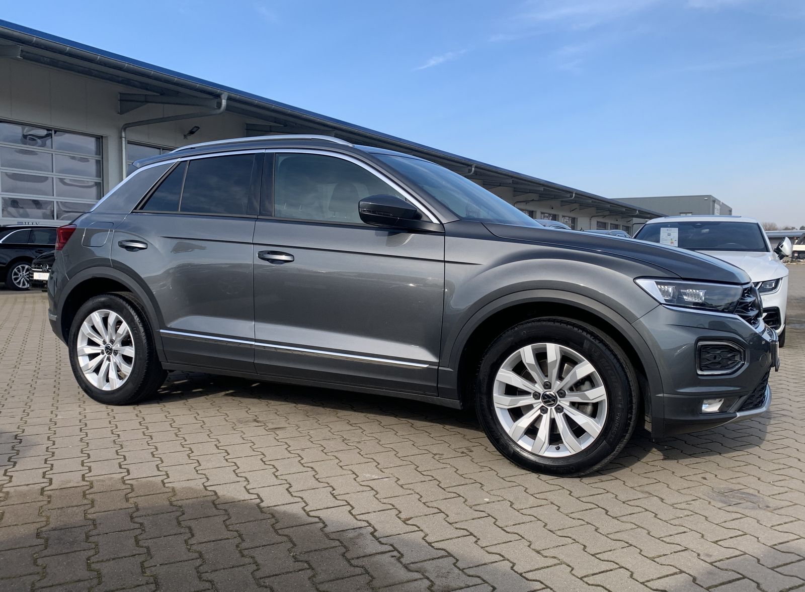 Fahrzeugabbildung Volkswagen T-Roc 2.0 TDI*Sport*AHK*Cam*LED*Navi*ACC*