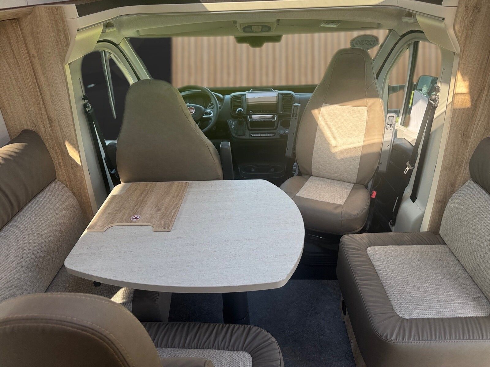 Fahrzeugabbildung Eura Mobil Profila T PT 695 EB 180 PS Automatikgetriebe
