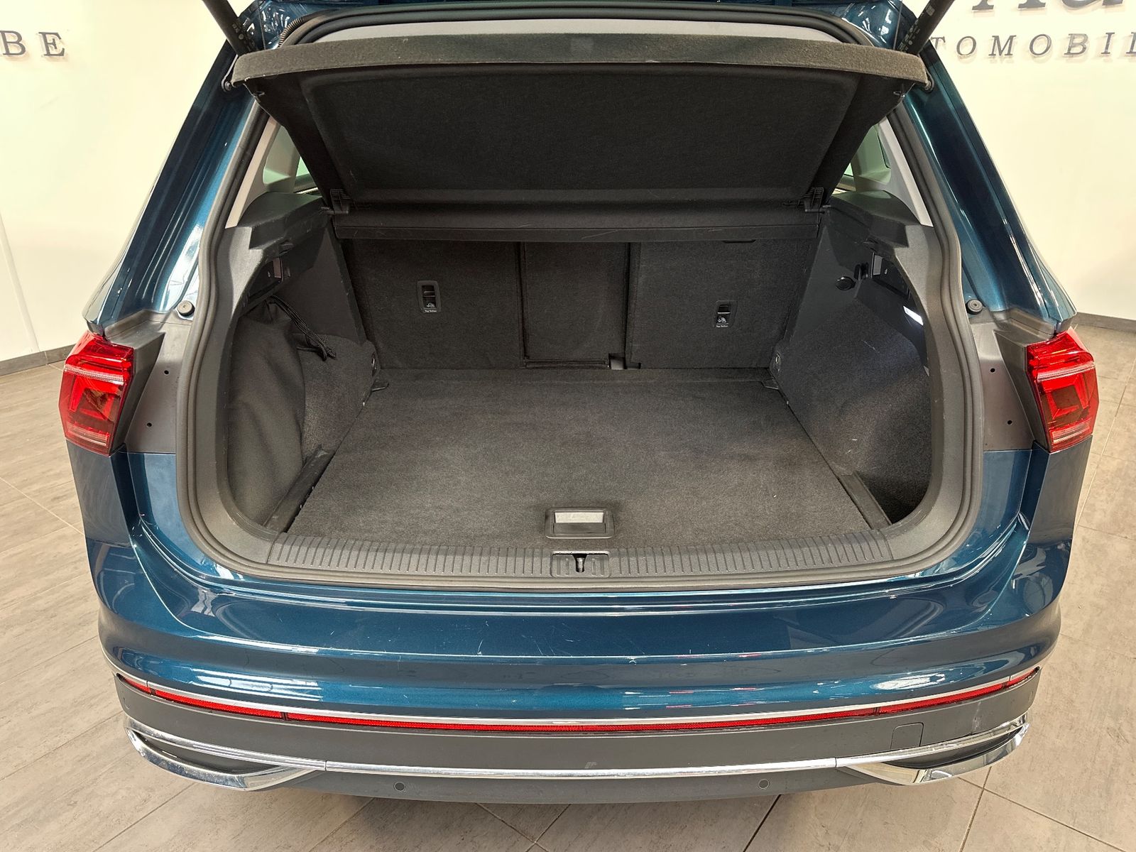 Fahrzeugabbildung Volkswagen Tiguan 2.0 TDI 4M DSG Elegance NAV+MATRIX