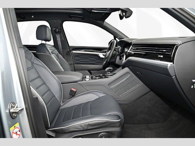 Volkswagen Touareg 3.0 l V6 TDI 4MOTION R-Line Black Style foto 6