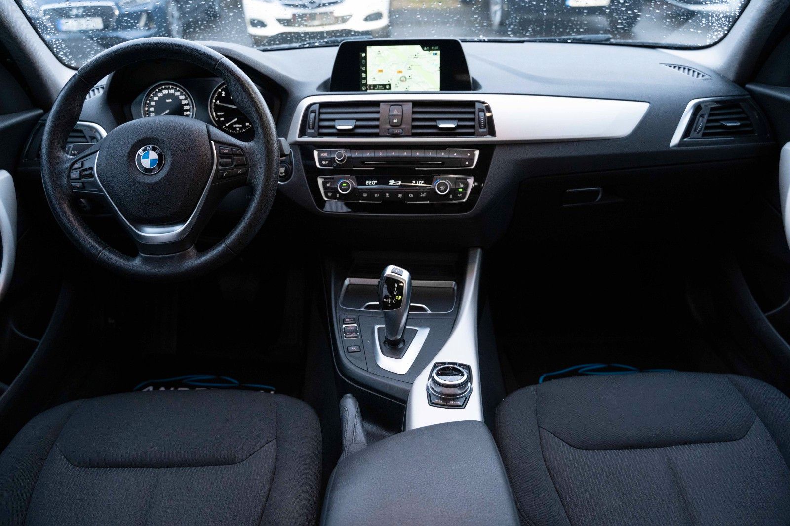 Fahrzeugabbildung BMW 118i ADVANTAGE LED NAVI 1. HD. SR & WR ASL