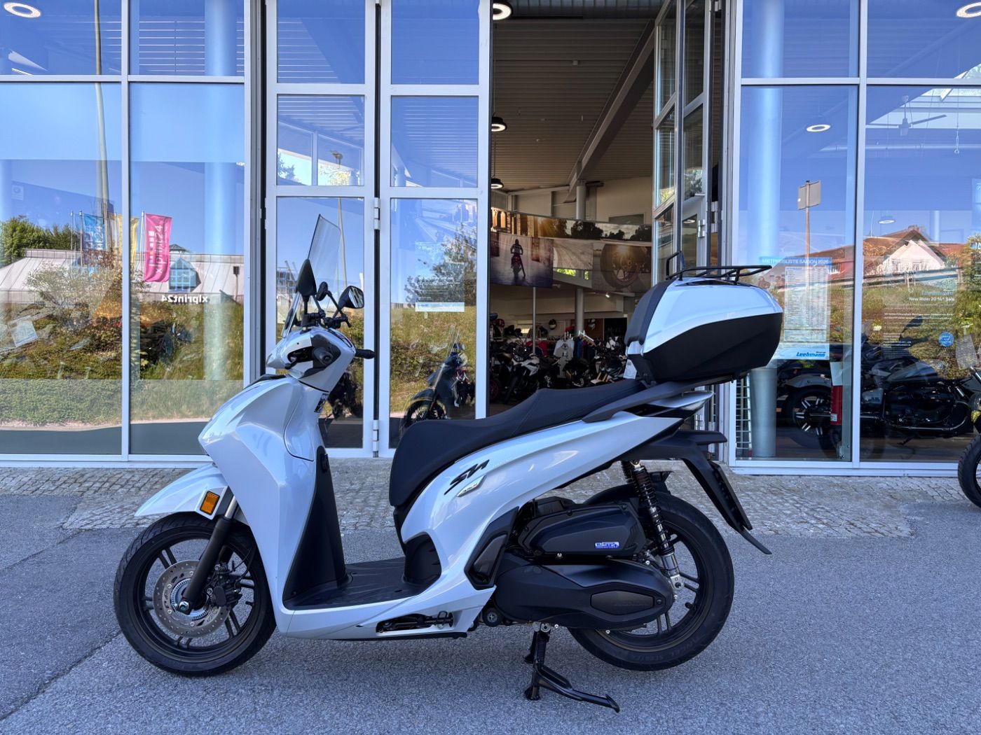 Fahrzeugabbildung Honda SH 350i inkl. Smart-Topcase, Windschild, Reling,