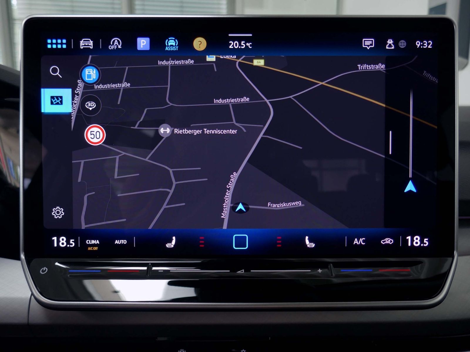 Fahrzeugabbildung Volkswagen Golf VIII Life 1.5 TSI | LED PDC ACC Navi