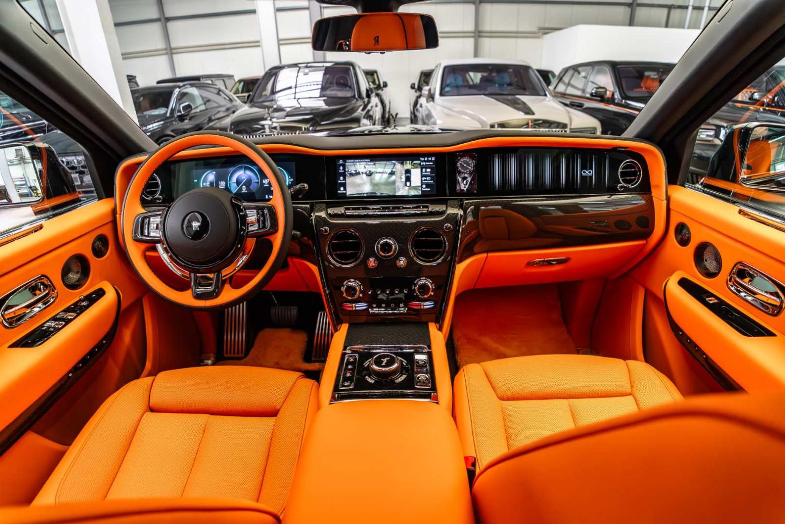 Rolls-Royce Cullinan Black Badge / PROD. 2026 / 4 Seats