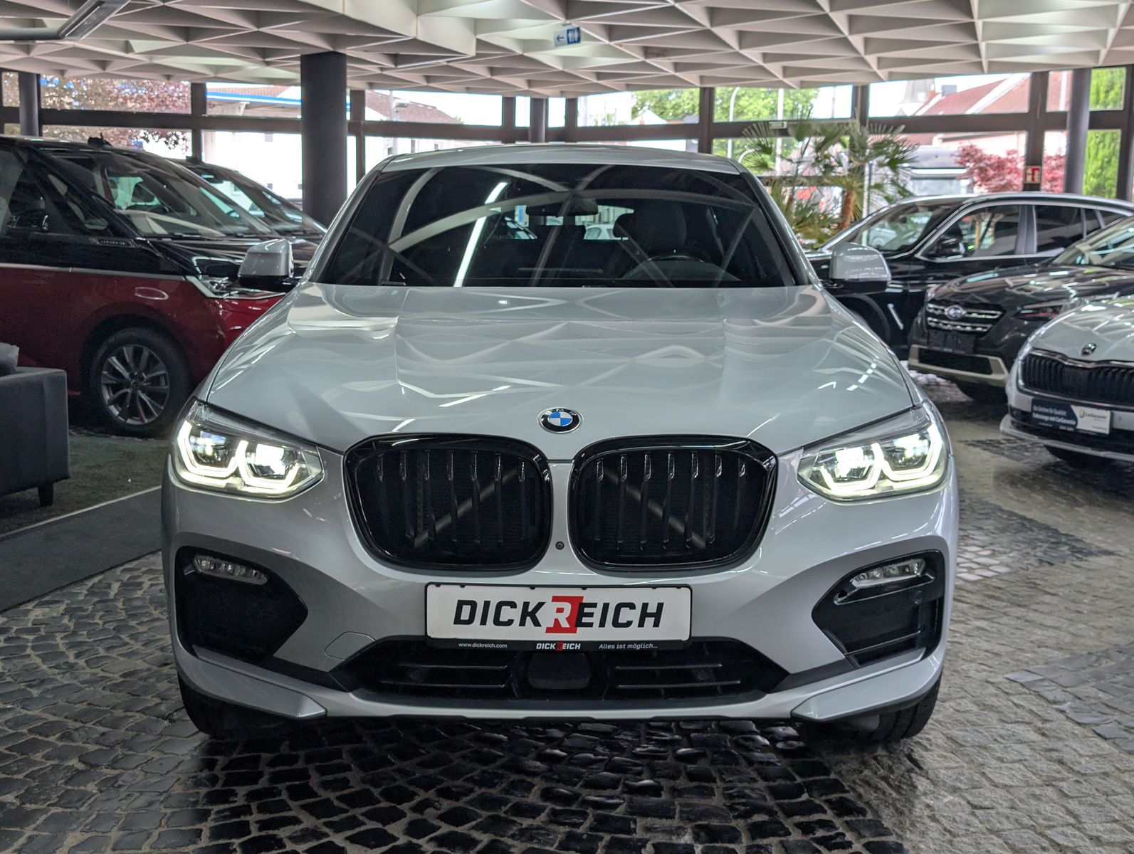 Fahrzeugabbildung BMW X4 xDrive 30 i xLine MSport Shadow PANO H&K VOLL