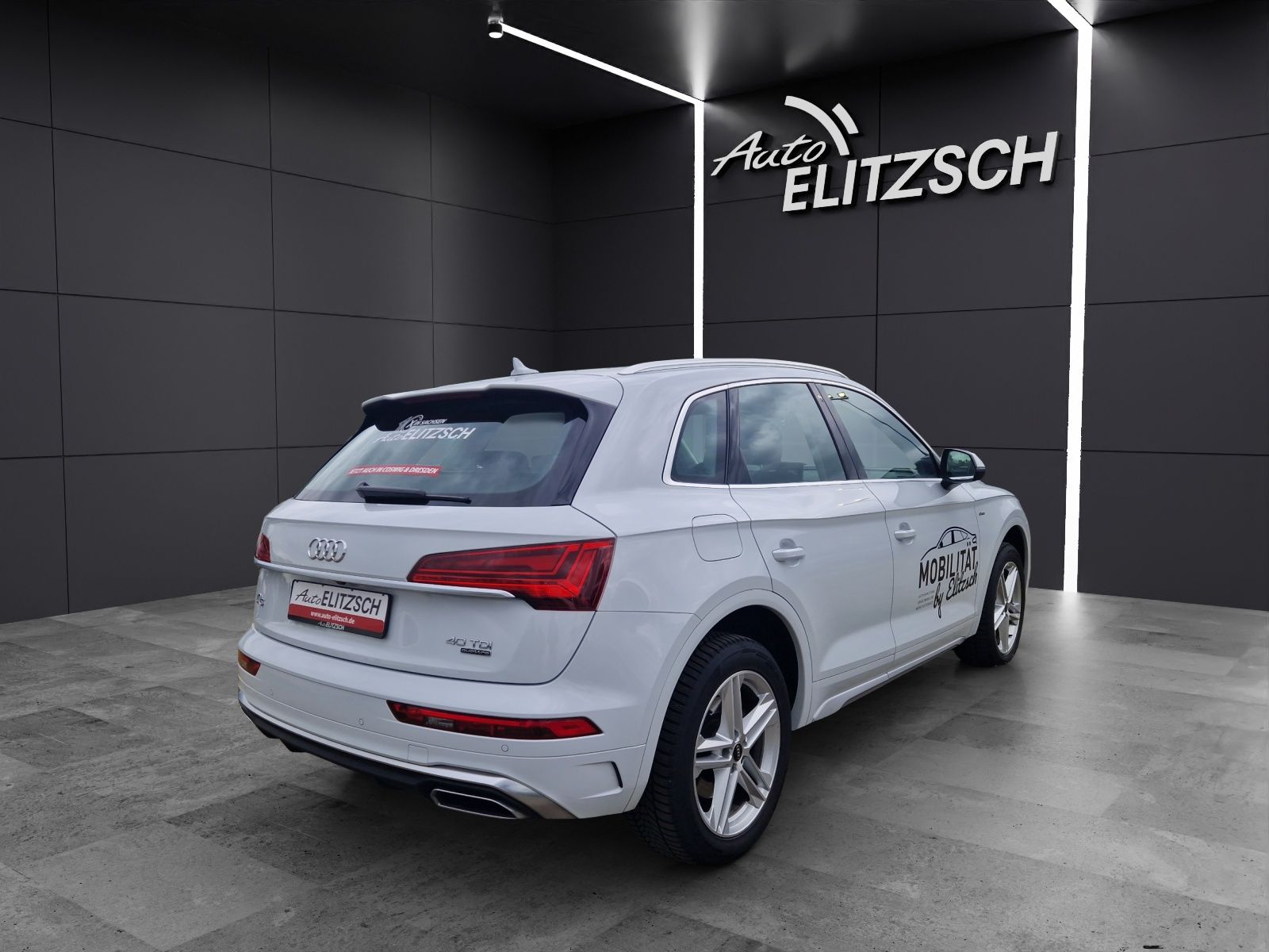 Fahrzeugabbildung Audi Q5 40 TDI quattro S line Navi RearView