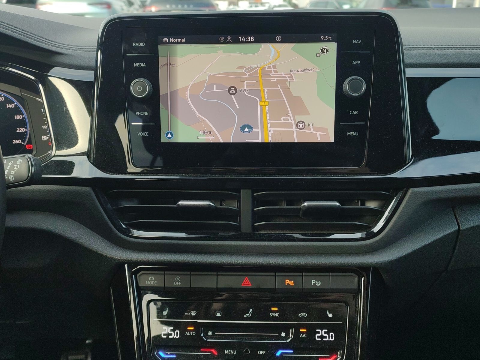 Volkswagen T-Roc - Bild 8