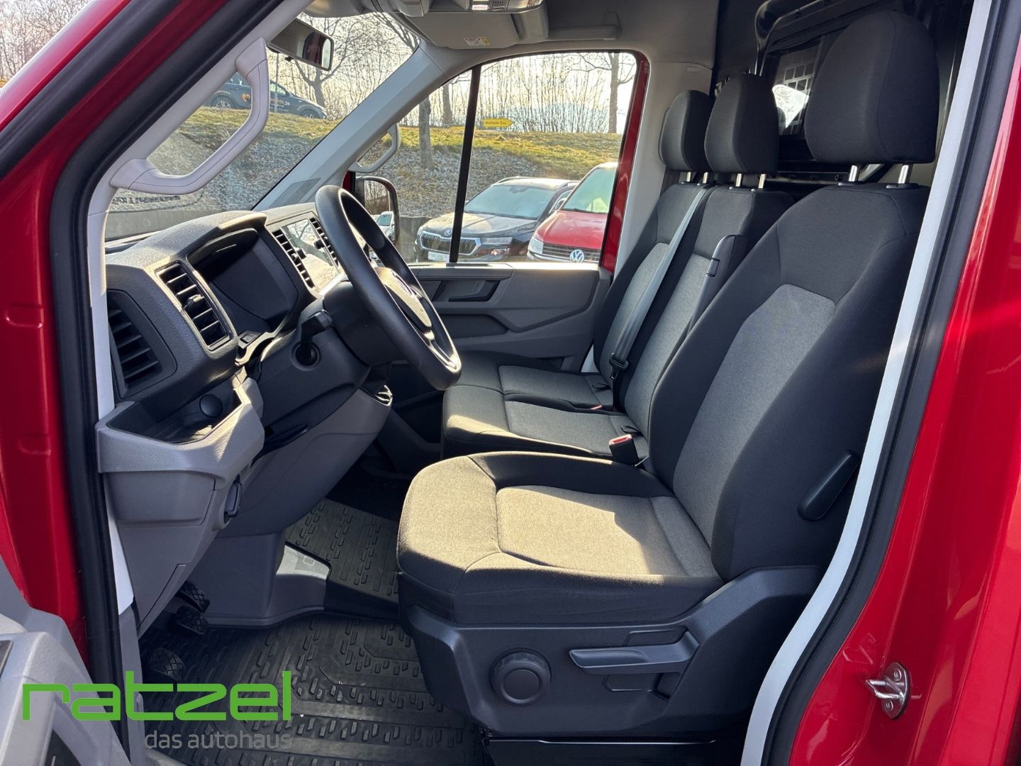 Fahrzeugabbildung Volkswagen Crafter Kasten 35 MR 2-Schiebetüren AHK Navi Rüc