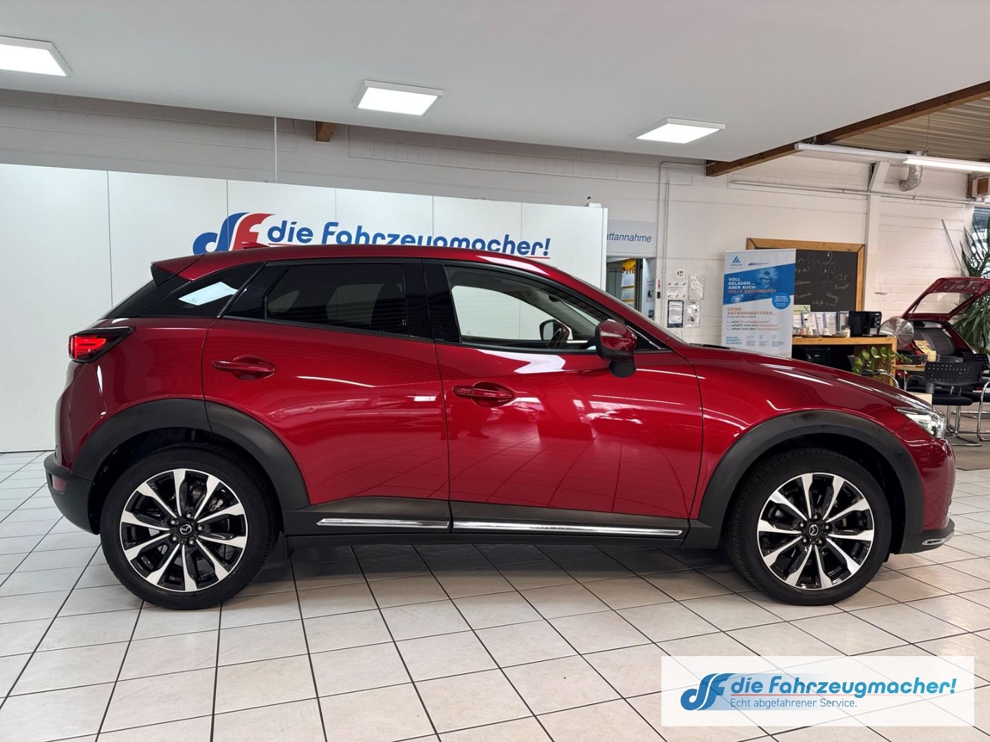 Fahrzeugabbildung Mazda CX-3 Sports-Line HUD Navi LED Klimaautom DAB SHZ