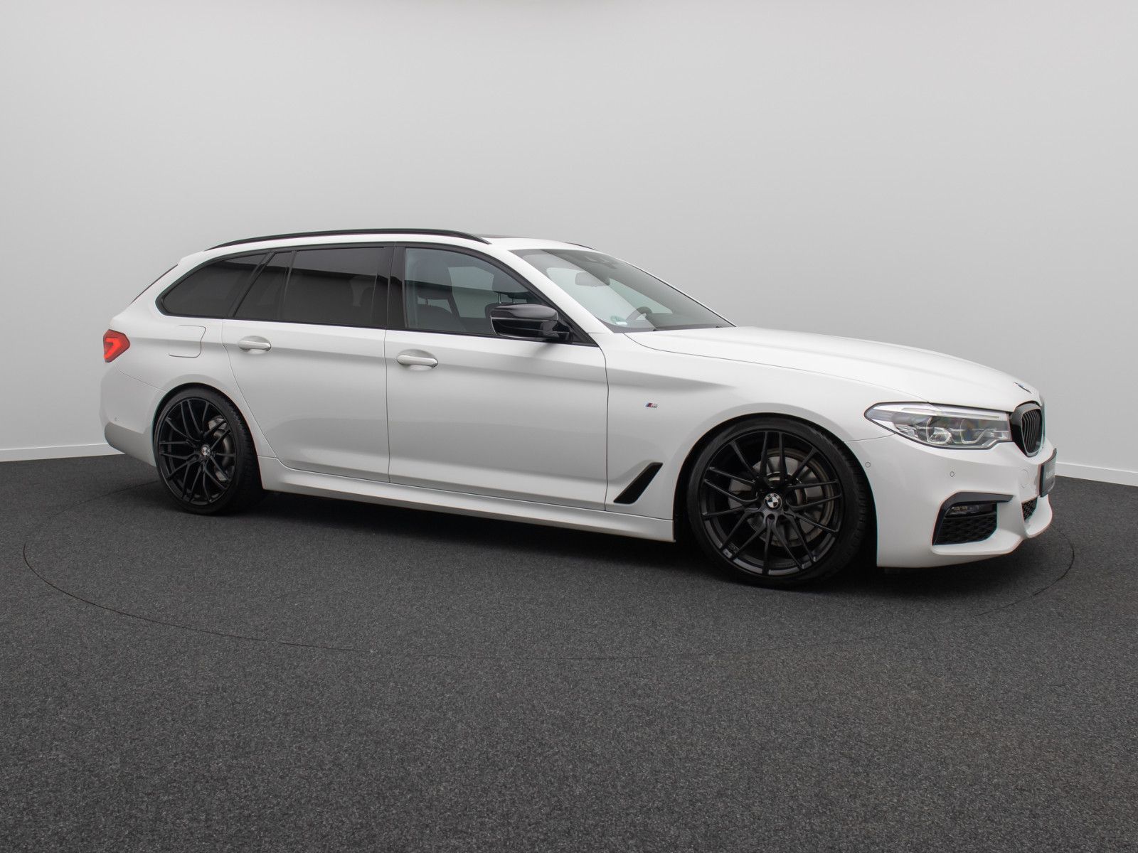 Fahrzeugabbildung BMW 520d M Sport ACC Kamera LED Memory DisplKey 20"