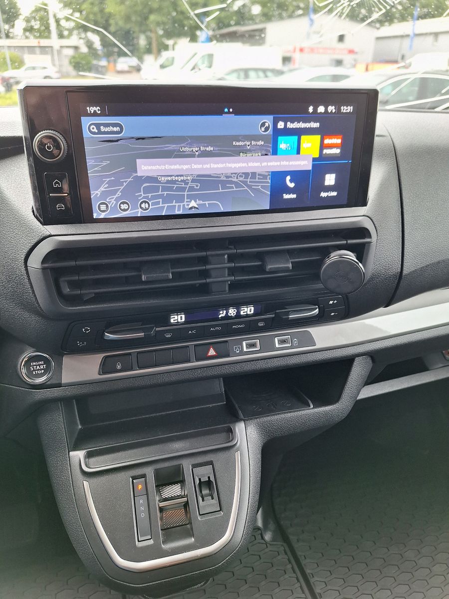 Fahrzeugabbildung Opel Vivaro Doka 5 Sitzer /Aut. Hagelschaden