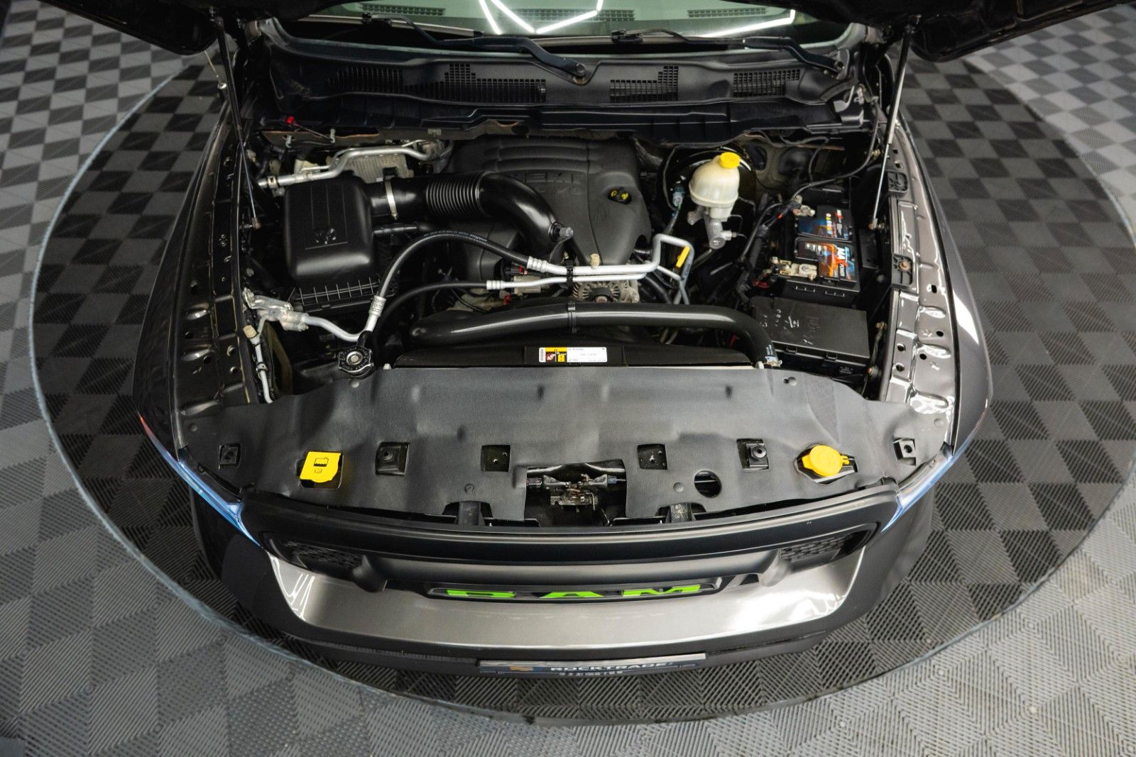 Fahrzeugabbildung Dodge RAM 5.7 V8 HEMI 4x4 OFFROAD Night-Paket LONGBED