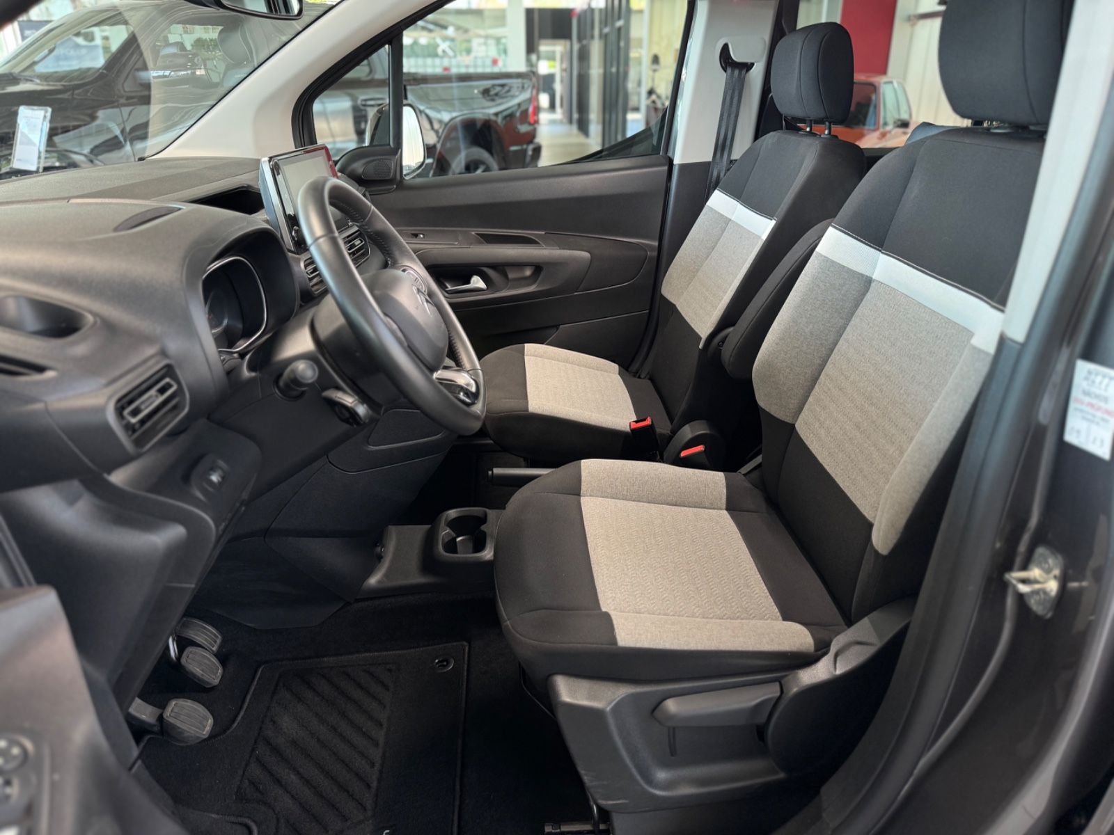 Fahrzeugabbildung Citroën Berlingo 1.5 BlueHDi 130 FAP Shine XL "Camping"
