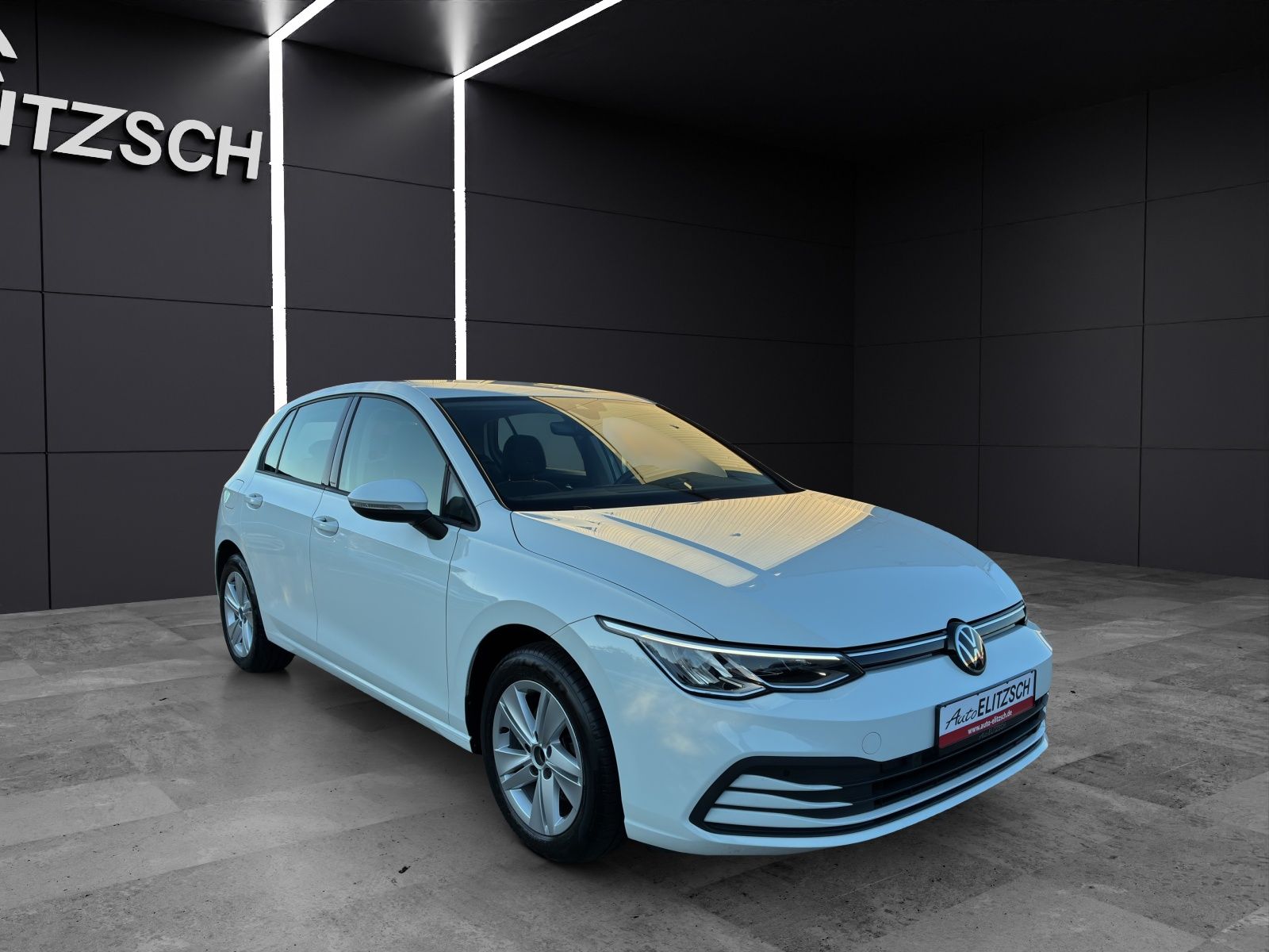 Fahrzeugabbildung Volkswagen Golf VIII Life DSG TDI LED ACC SH PDC Ambiente N