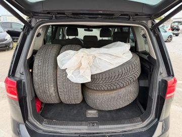 Volkswagen Touran - 11