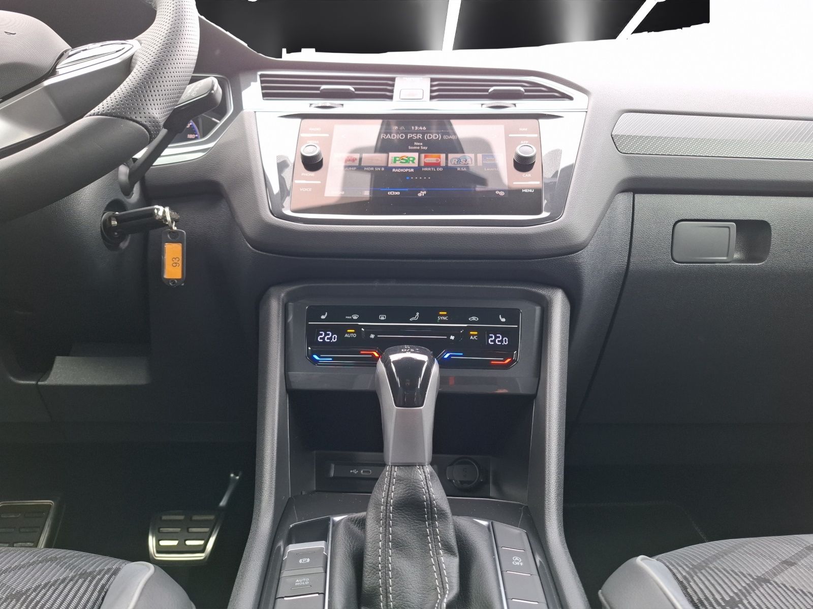 Fahrzeugabbildung Volkswagen Tiguan R-Line TSI DSG LED ACC SH LRHzg 19" AID P