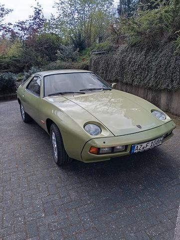 Porsche 928