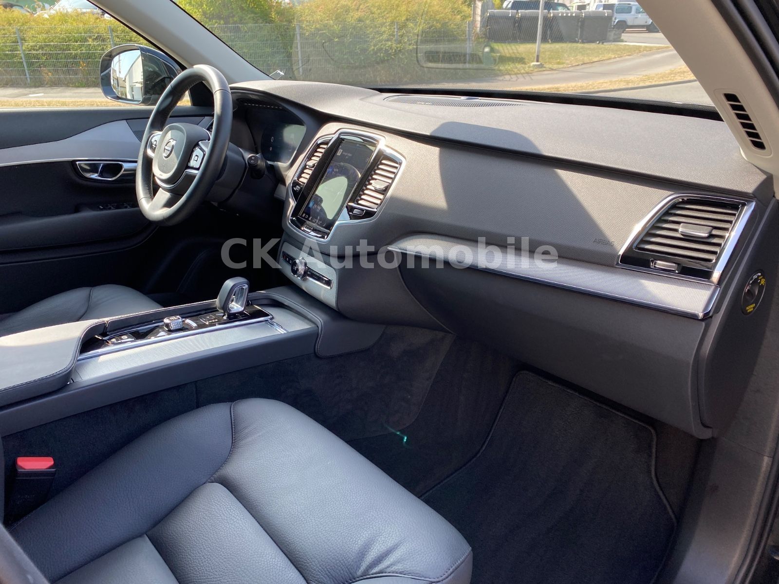 Fahrzeugabbildung Volvo XC90 T8 Core Recharge Plug-In Hybrid AWD/7 Sitze
