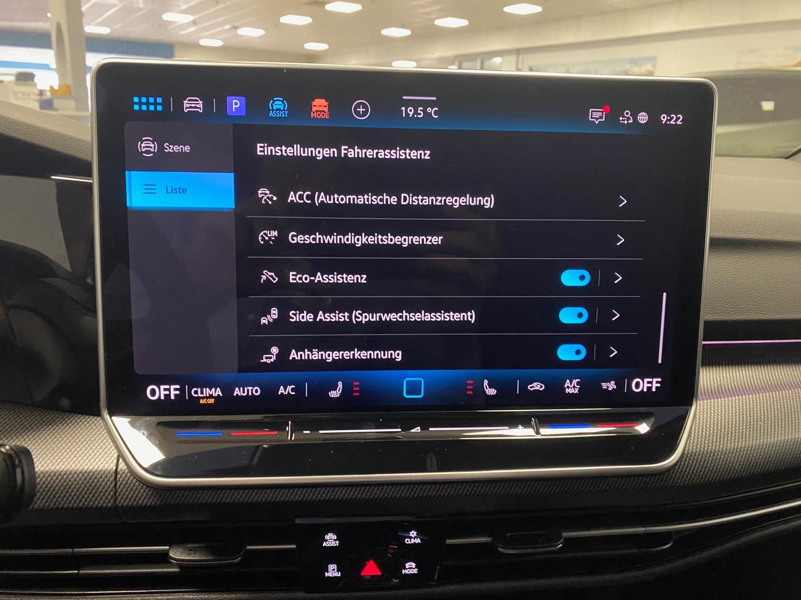 Fahrzeugabbildung Volkswagen Golf Variant1.5 eTSI R-Line Black Style+IQ.LIGHT