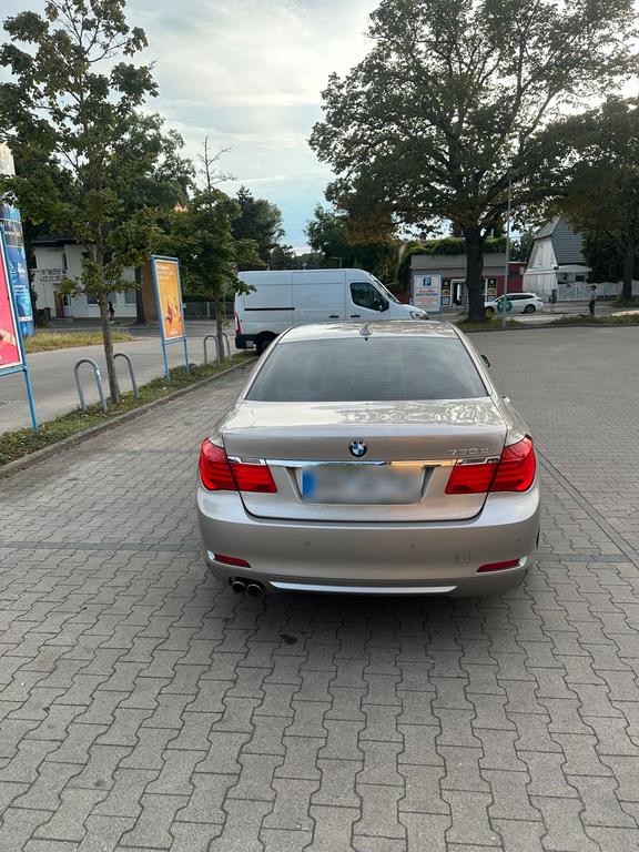 BMW 730