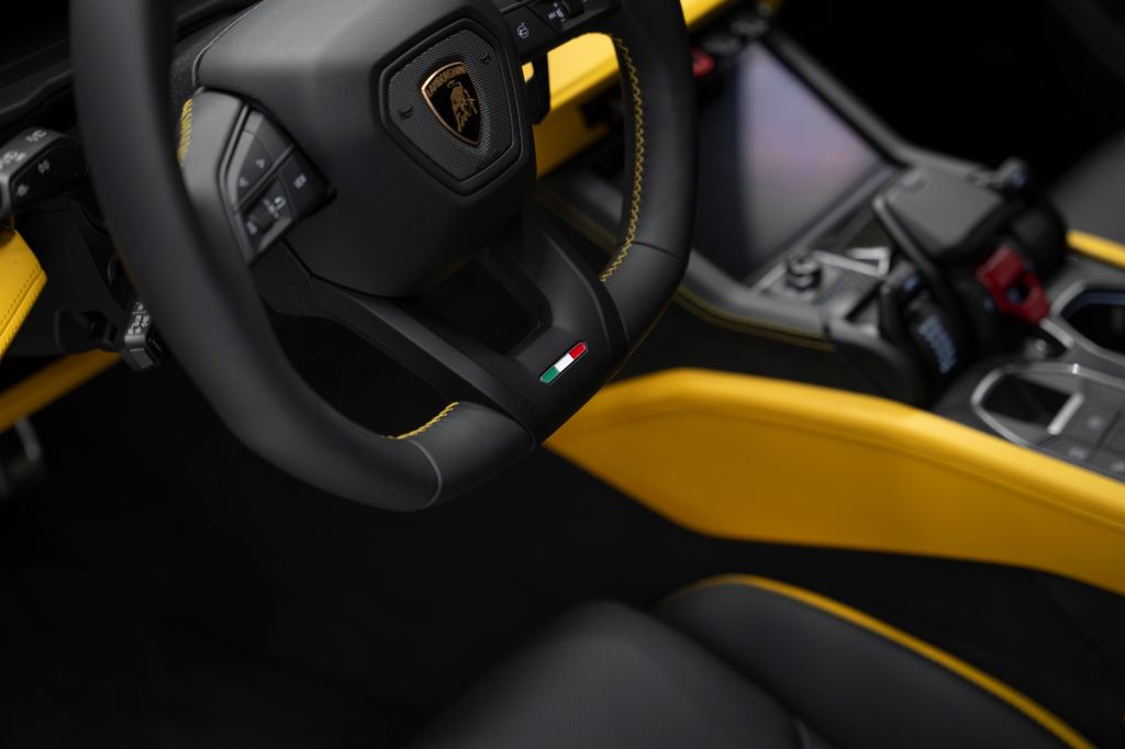 Urus 4.0 V8 SE YELLOW/BLACK YELLOW PANO B&O - Bild 23