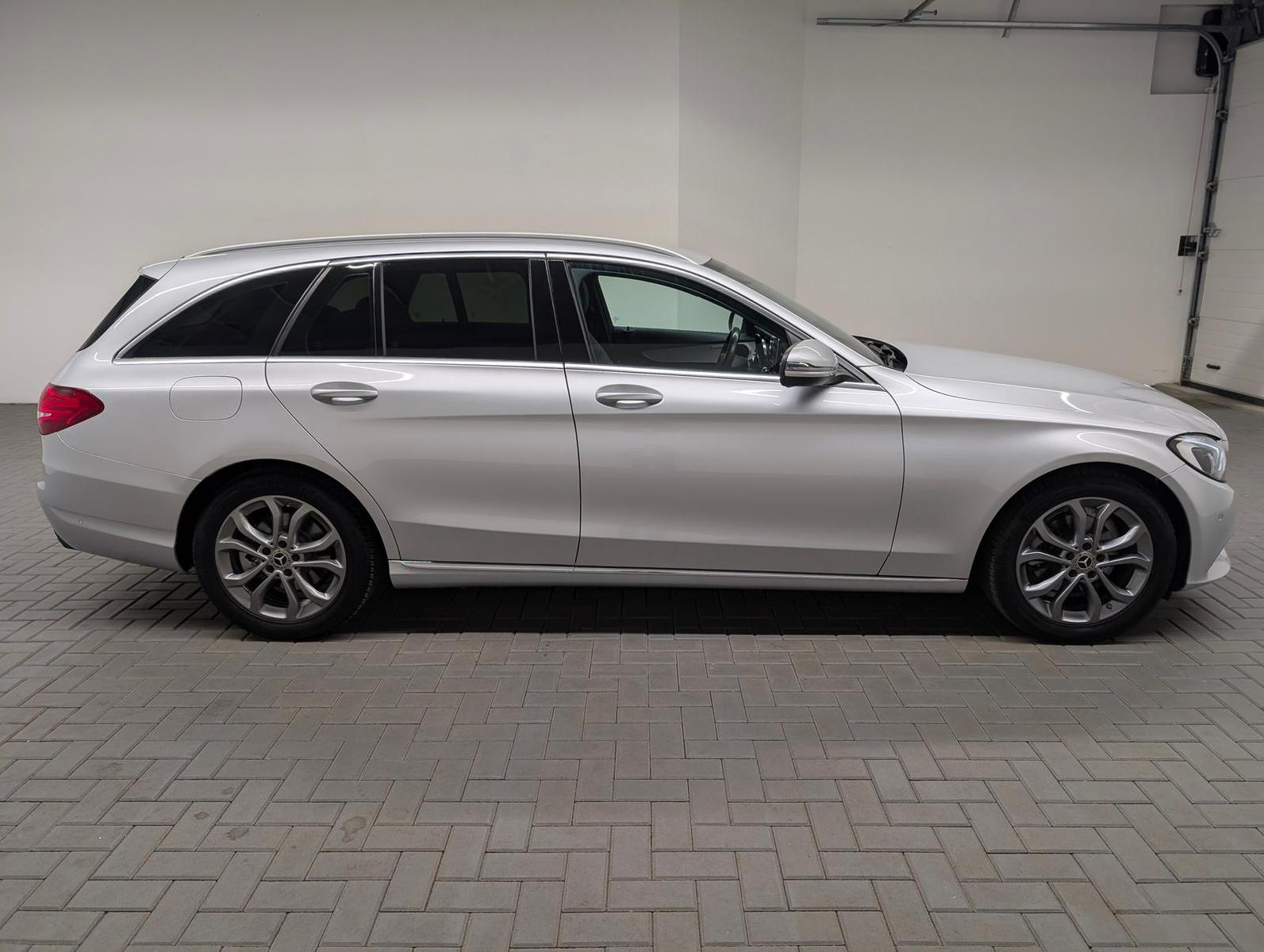 Mercedes-Benz C 180 Avantgarde LED/Navi/SHZ/el.HK/PDC/17-LM