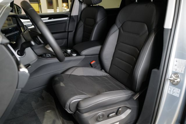 Volkswagen Touareg 3.0TDI 4Motion AHK StdHz Luft Keyless  L