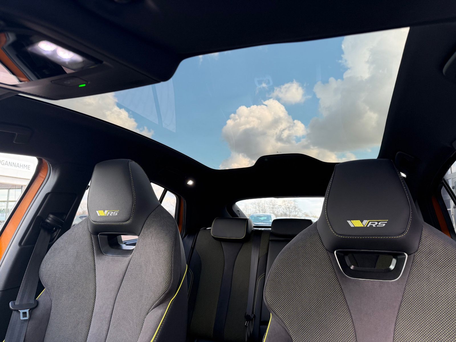 Fahrzeugabbildung SKODA Enyaq RS*ACC*SZHZNG*NAVI*360°*CARPLAY*AMBIENTE*