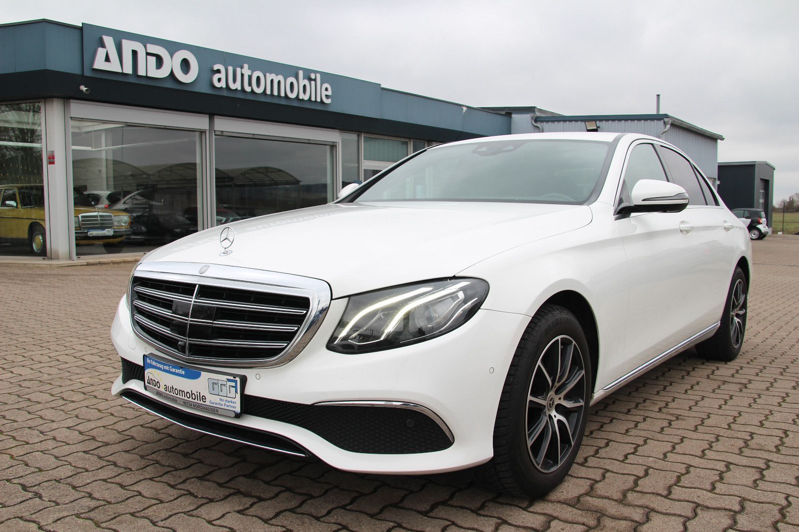 MERCEDES-BENZ E 200 Lim. Exclusive LED/Burmester/Ambiente/AHK
