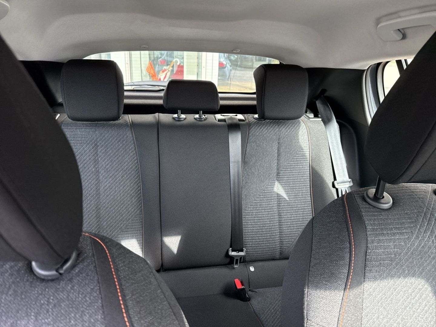 Fahrzeugabbildung Peugeot 208 Style 1.2 PureTech 100 Fahrerprofil DAB SHZ