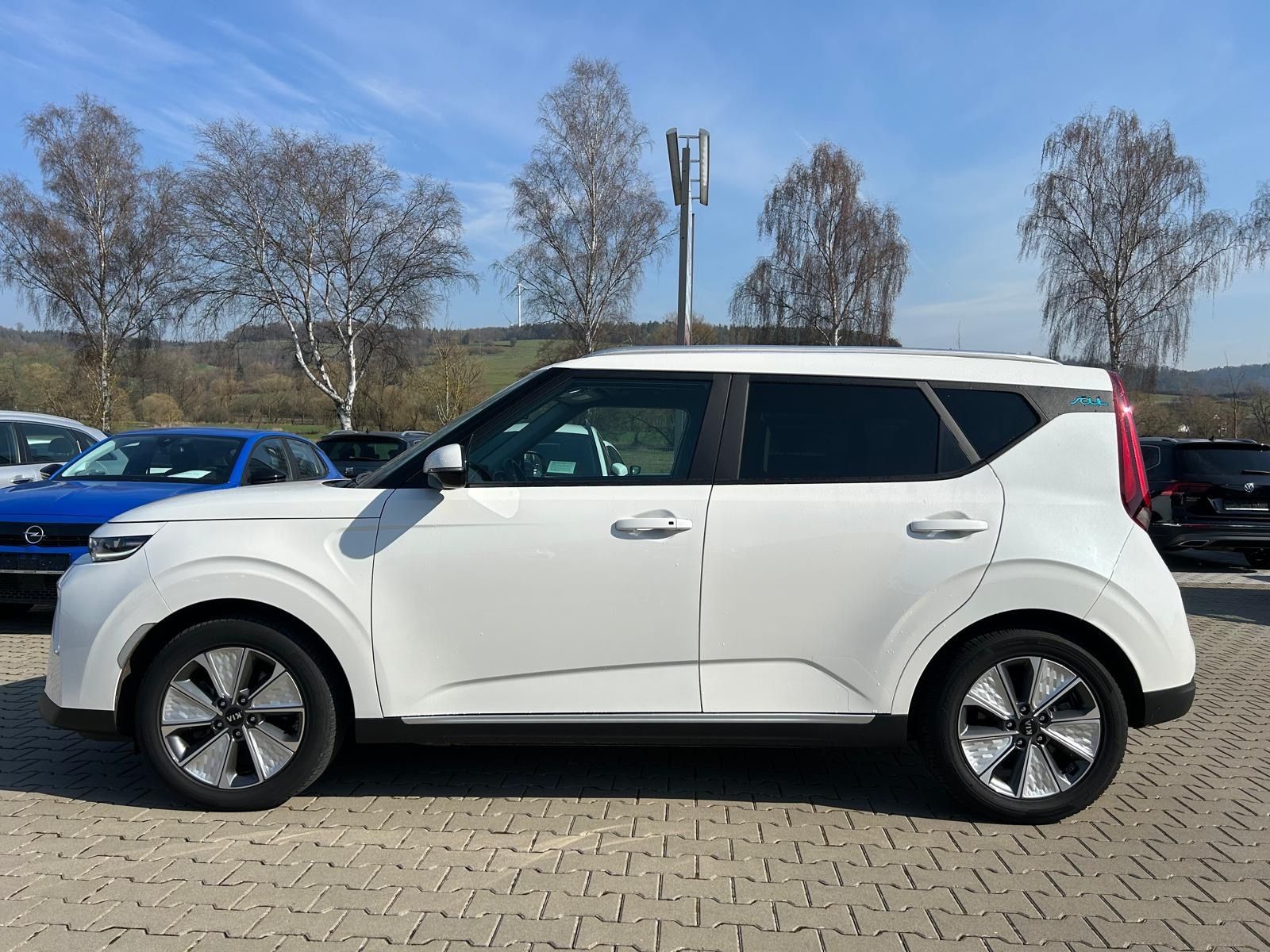 Fahrzeugabbildung Kia e-Soul°64 kWh°CCS°3 Phasen°1.Hand°Kamera°HeadUp°