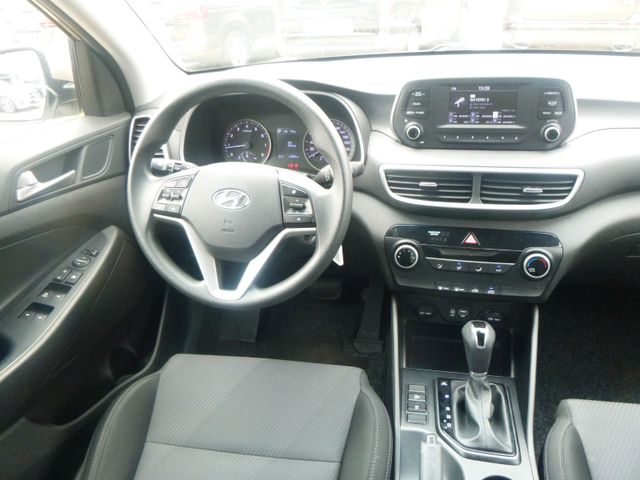 Fahrzeugabbildung Hyundai Tucson Pure 2WD >64.818KM/Automatik<