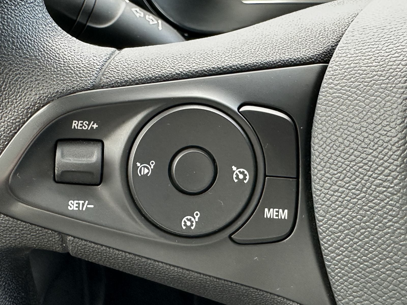 Fahrzeugabbildung Opel Corsa e Edition SHZ+180°-KAMERA+SHZ+STYLE-PAKET
