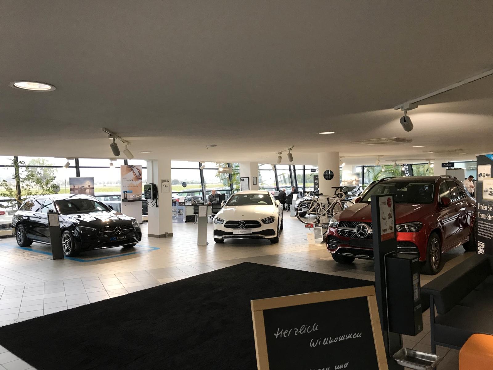 showroom-image-top