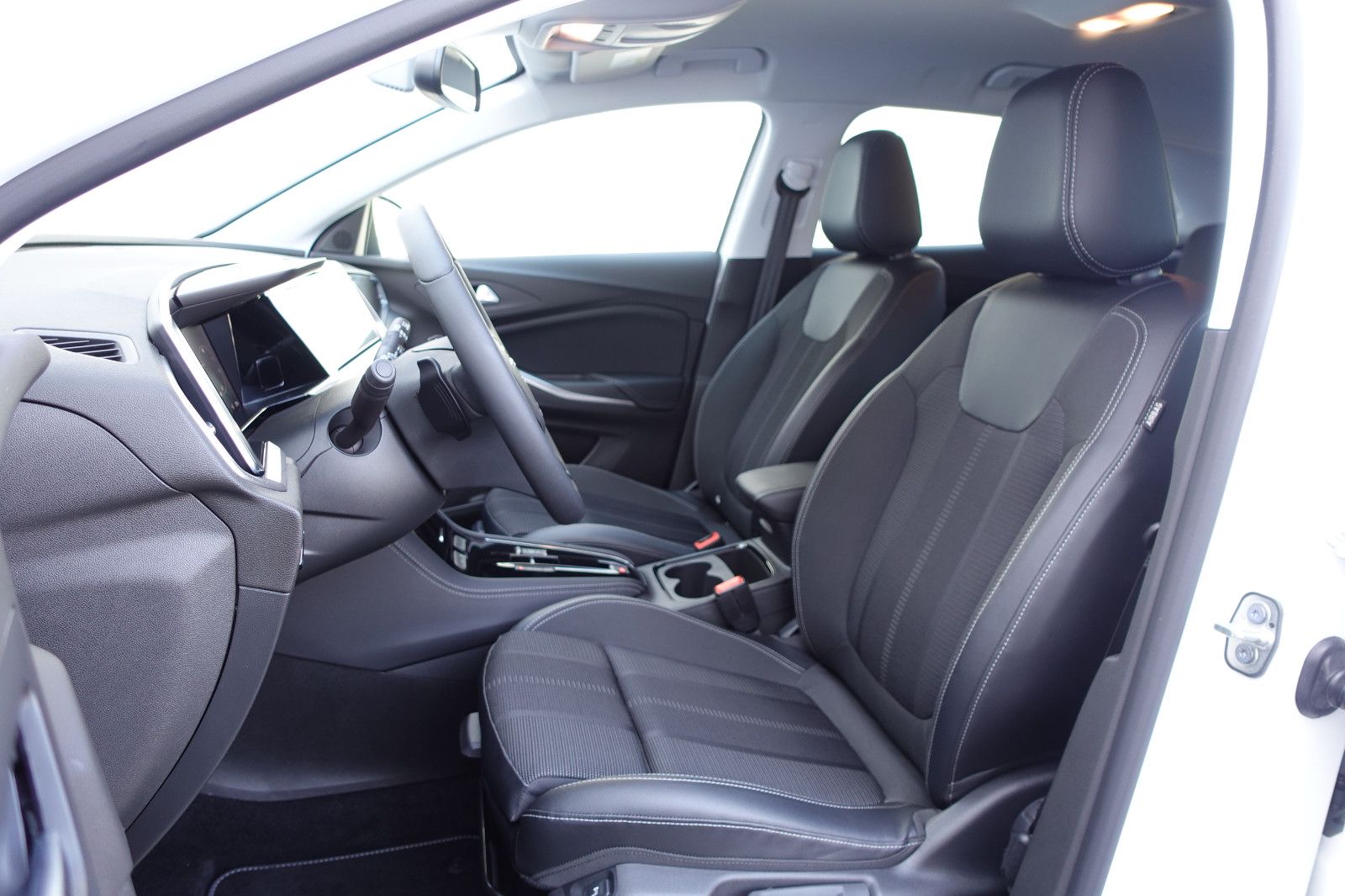 Fahrzeugabbildung Opel Grandland GS 1.2T AUTOMATIK,Matrix,Navi,Kamera