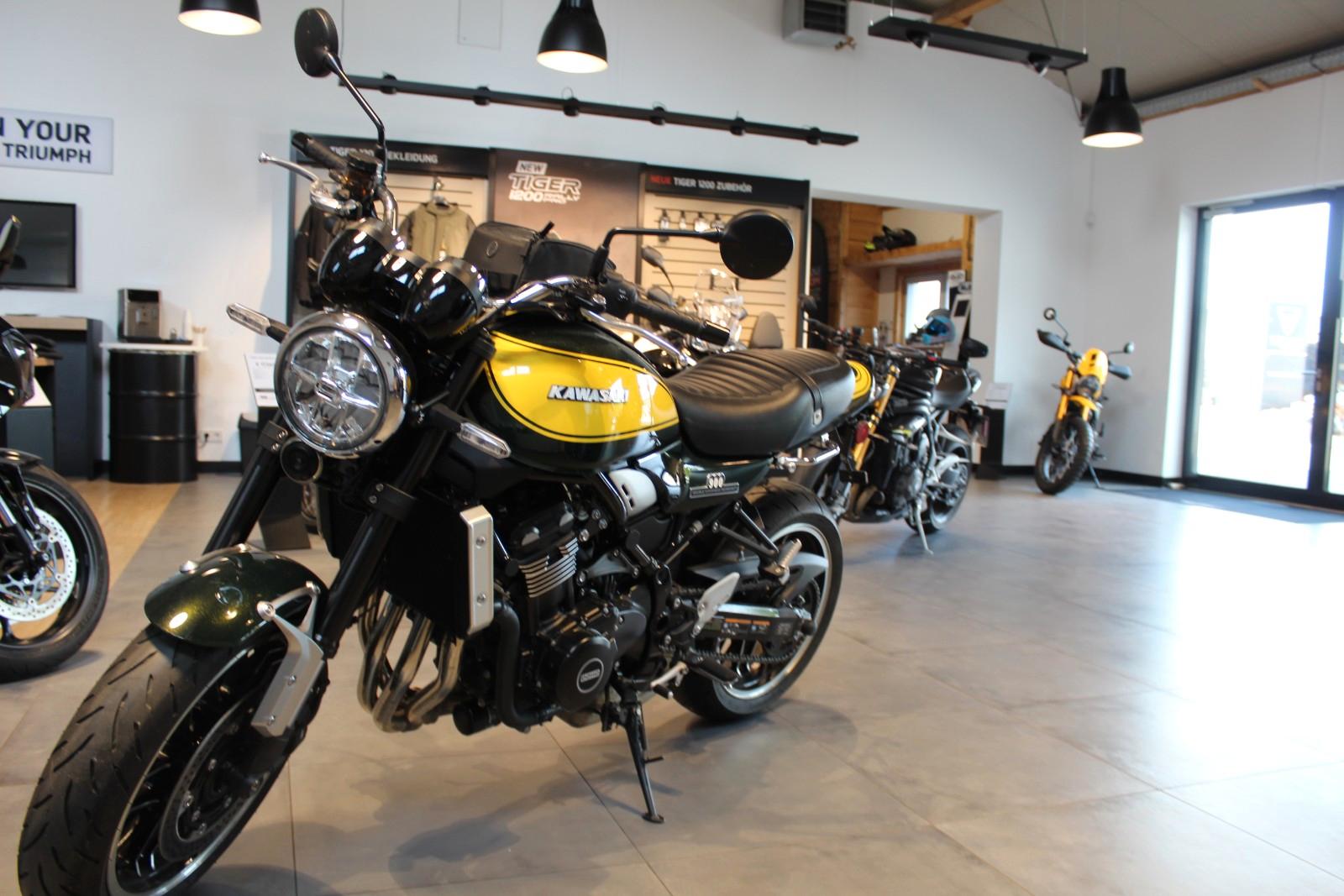 Kawasaki Z900RS - EZ 2024 - nur 2.661 km - Top