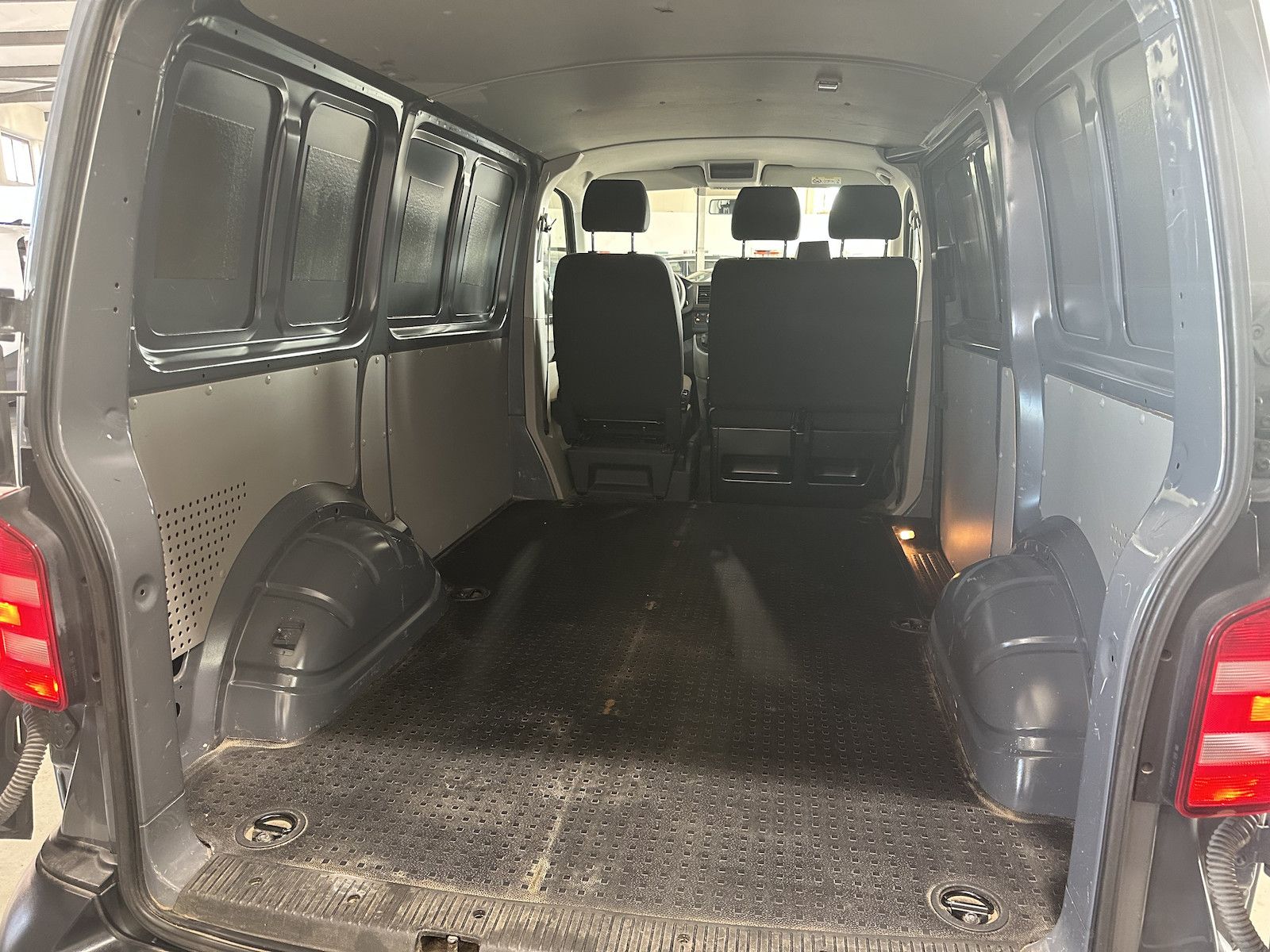 Fahrzeugabbildung Volkswagen T6 Kasten 2.0 TDI Kurz/1.Hd/U-Frei/3-Sitzer/PDC/