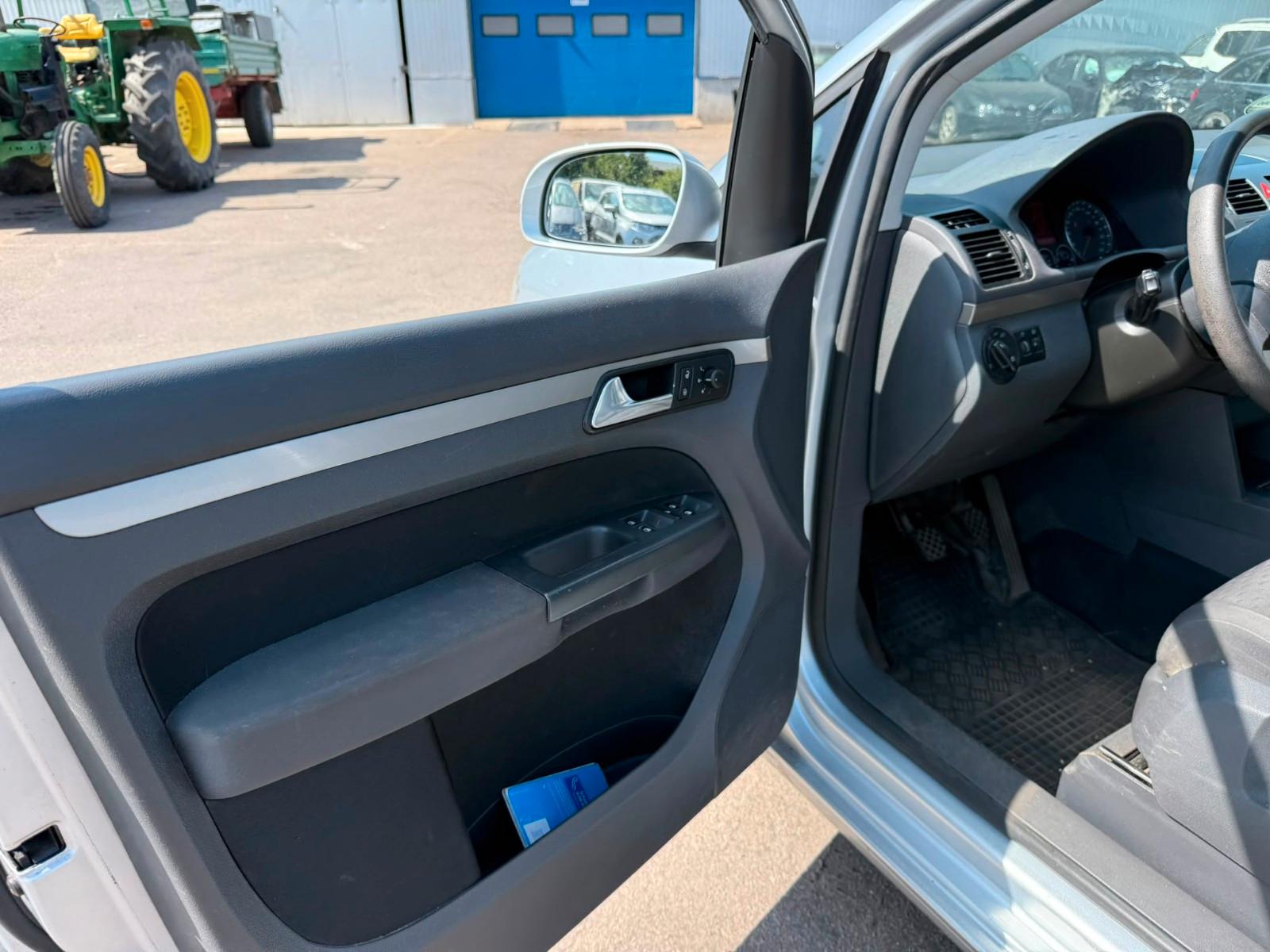 Volkswagen Touran 2007 — photo 22
