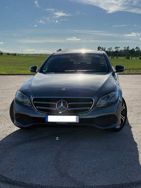 Image of Mercedes-Benz E 220