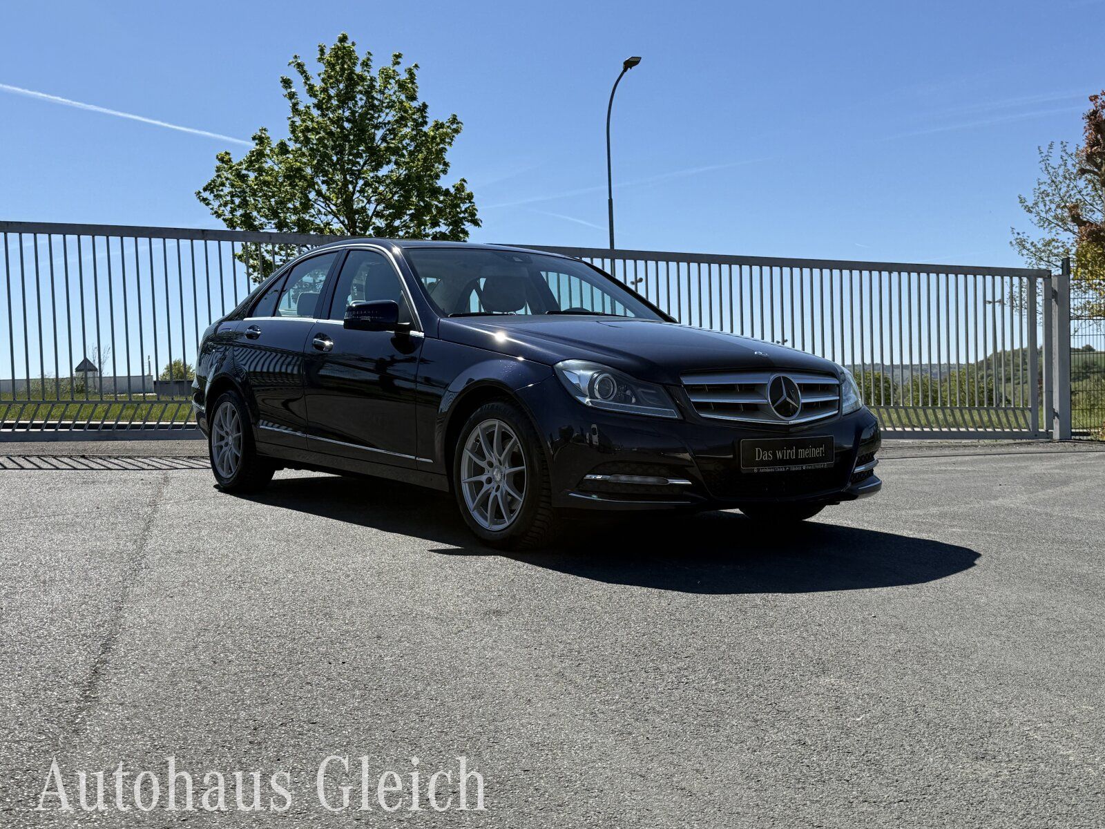 Fahrzeugabbildung Mercedes-Benz C 180 CGI Elegance BE Ausstattung BlueEfficiency