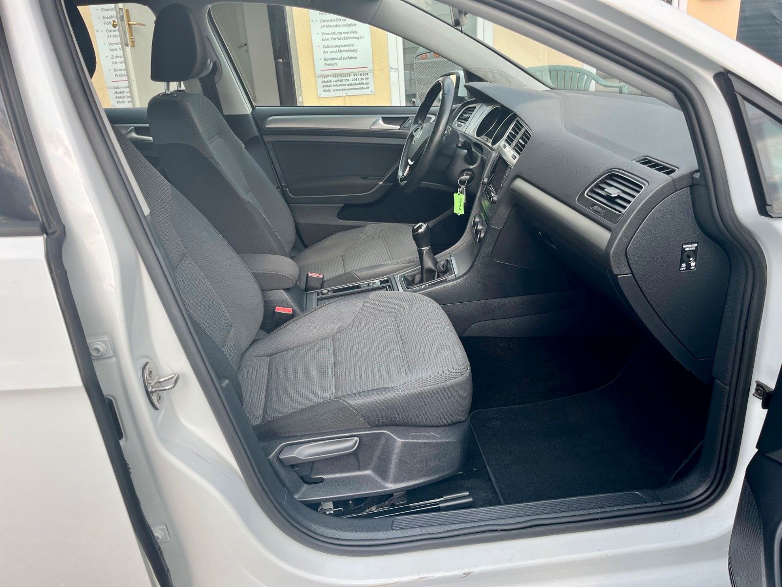 Fahrzeugabbildung Volkswagen Golf VII 1.4 TSI Comfort Navi *ZAHNRIEMEN NEU*