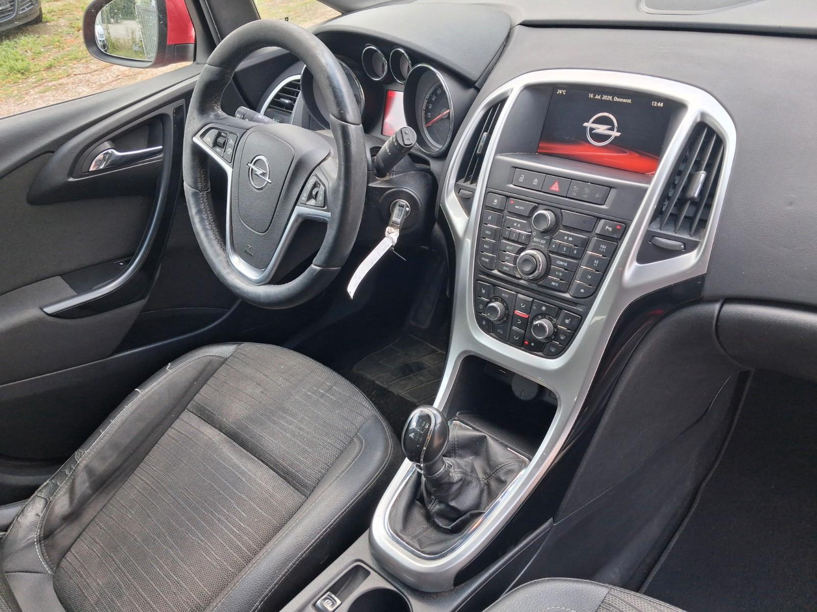 Opel Astra 2015 — photo 11