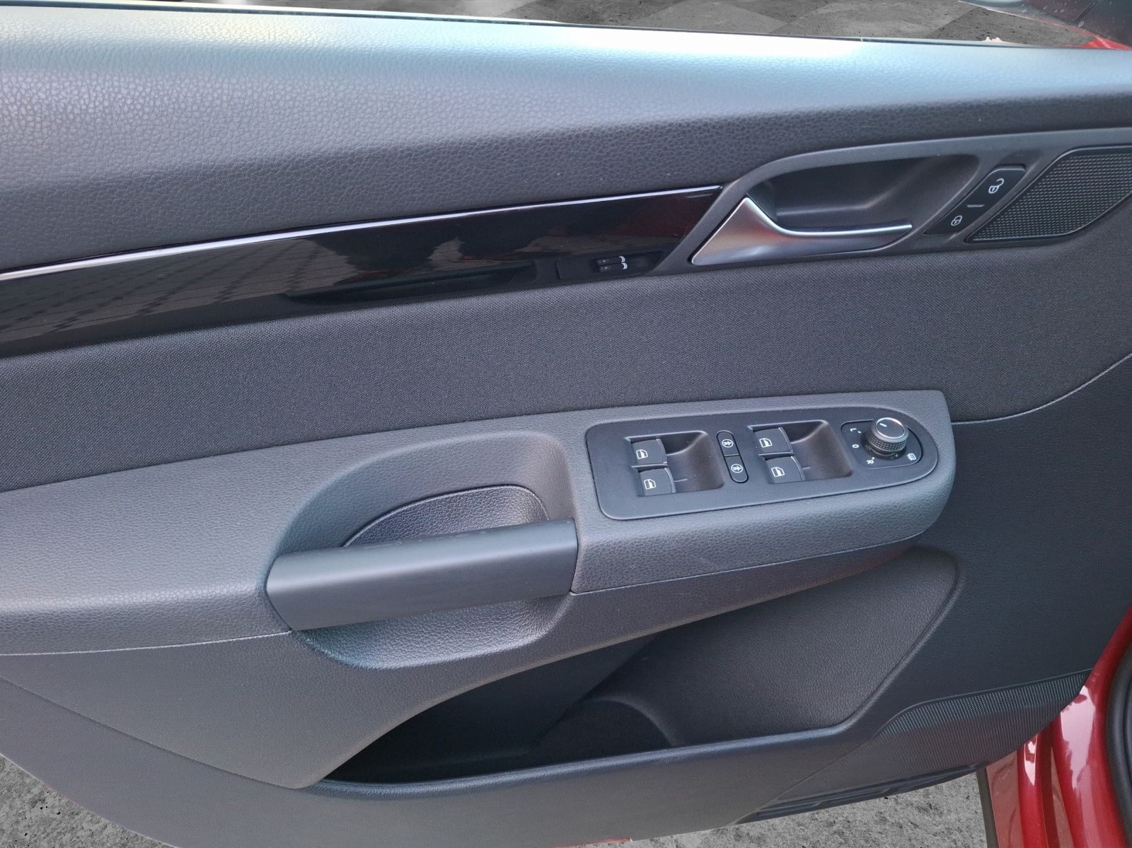 Fahrzeugabbildung SEAT Alhambra TSI Style DSG Bi-Xenon Navi PANO RFK GR