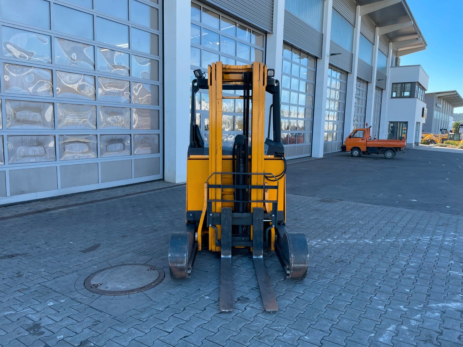 Fahrzeugabbildung Jungheinrich ETV C16 / Triplex 5.3m / SS / nur 3.594h / 2023