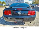 Ford Mustang  4.0 V6 + Automatik + Service + TÜV - Ford Mustang aus 2006: Coupe
