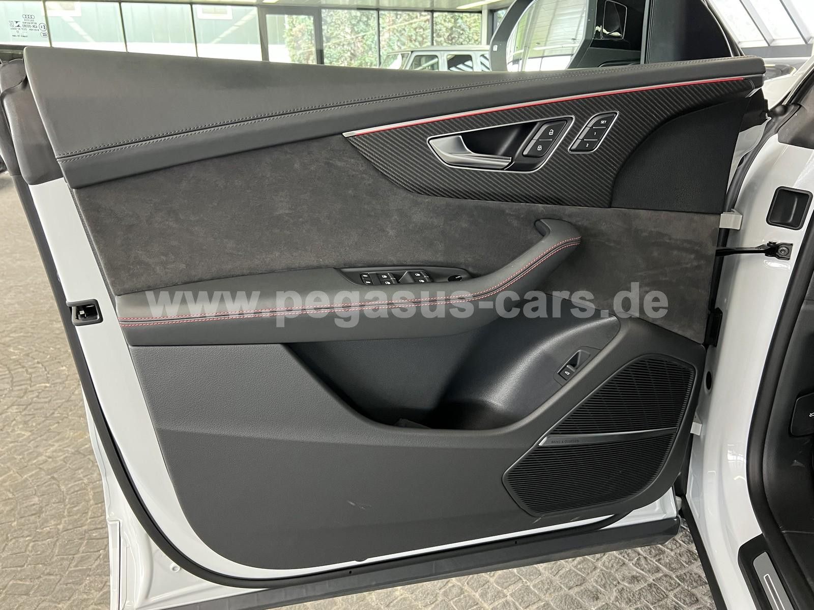 AUDI RSQ8 - 21