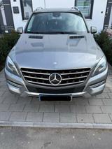 Mercedes-Benz ML350 4MATIC AHK TOP ZUSTAND 2.HAND SCHECKHEFT  - Mercedes-Benz ML 350 Gebrauchtwagen in München